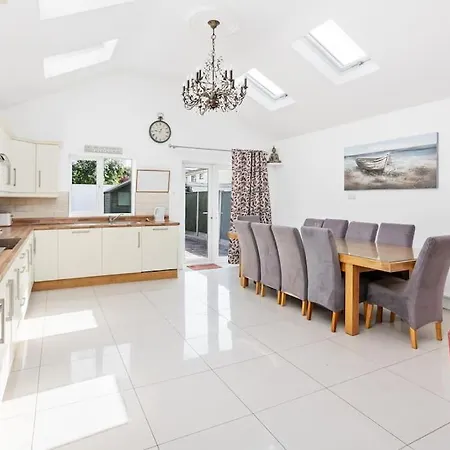 Dom wakacyjny House *